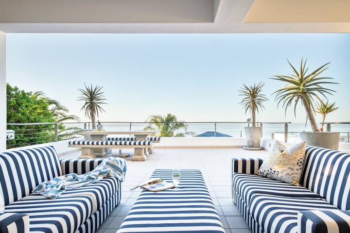 Immaculate Camps Bay Villa w Jacuzzi, Views and Po gallery image 4