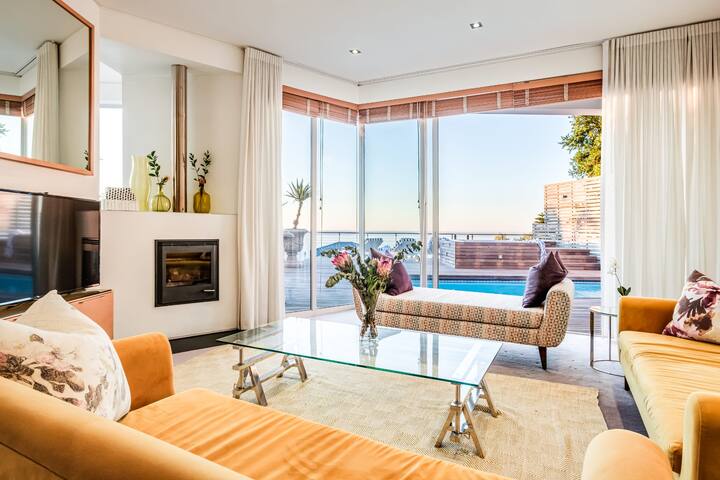 Immaculate Camps Bay Villa w Jacuzzi, Views and Po gallery image 2
