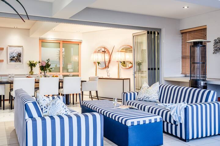 Immaculate Camps Bay Villa w Jacuzzi, Views and Po gallery image 5