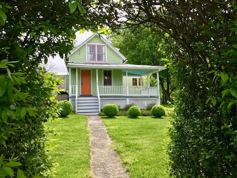 Carrot Top Cottage surrounded by National Park