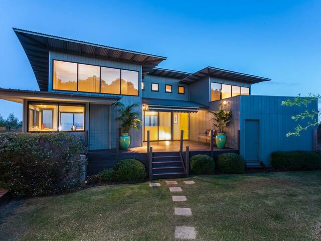 Cliff Edge Luxury I An Oceanview Escape Above Fa gallery image 2