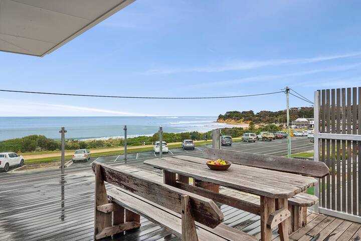 Beachfront Torquay I Ocean Views gallery image 3