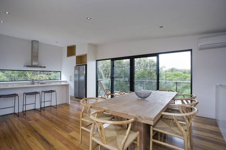 Southside Bliss I Modern Home I Great Location gallery image 3