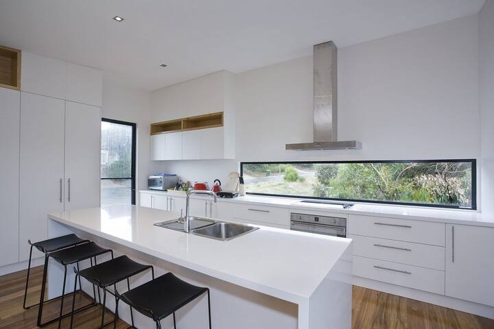 Southside Bliss I Modern Home I Great Location gallery image 2