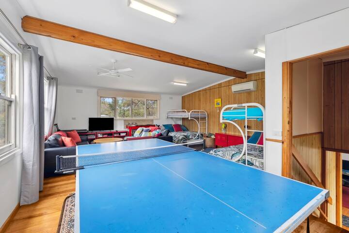 Mawson Hideaway I Pet Friendly I Walk to Shops gallery image 5