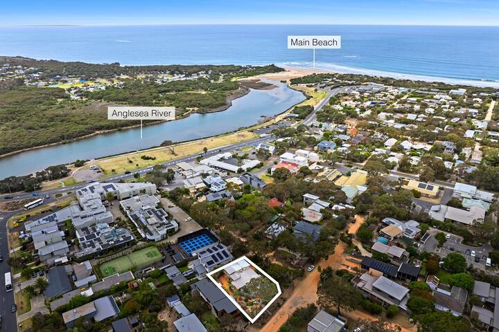 Mawson Hideaway I Pet Friendly I Walk to Shops gallery image 2