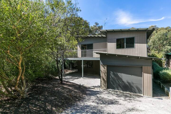 Seaside Delight I Walk to Beach I 2 Living Rooms gallery image 2