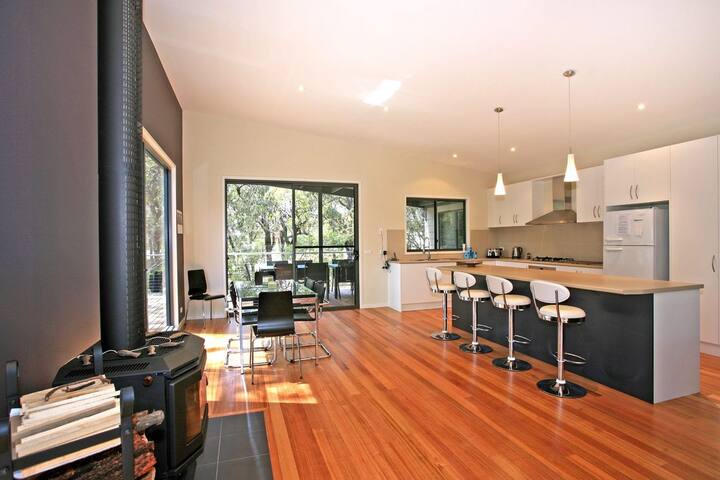 Seaside Delight I Walk to Beach I 2 Living Rooms gallery image 5