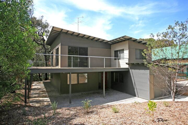 Seaside Delight I Walk to Beach I 2 Living Rooms gallery image 3