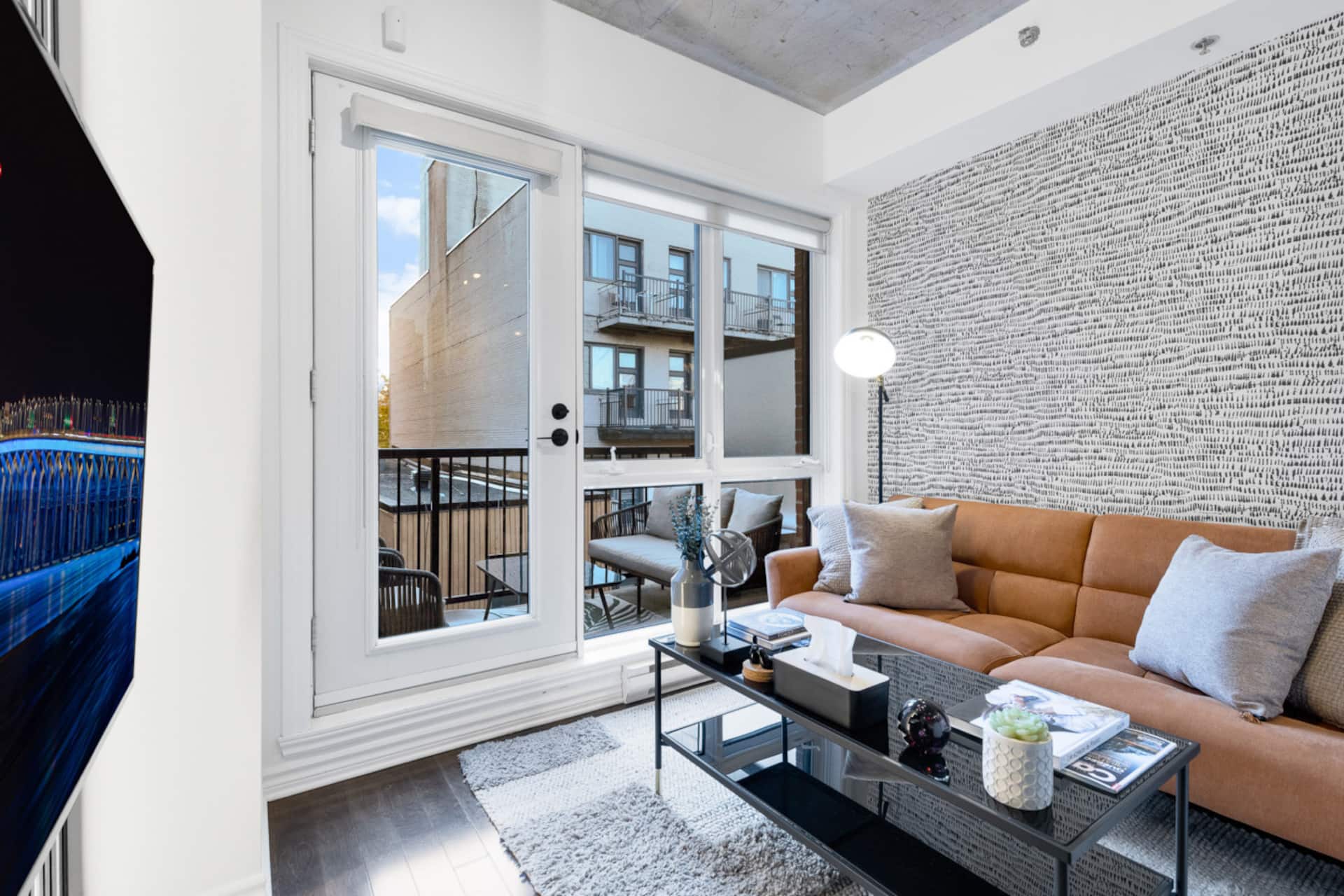Pristine Parc Avenue Pad W/ Parking