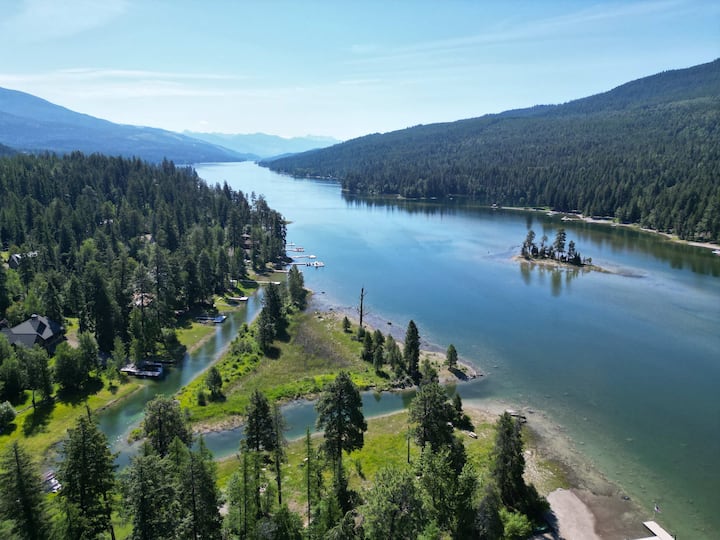 Swan Lake Chalet and Guest House
