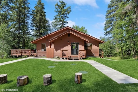 Swan Lake Chalet and Guest House