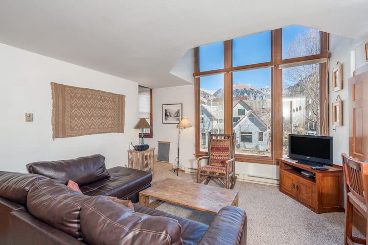 Classic Telluride Ski Condo - Minutes To Chair 7 - Telluride, CO