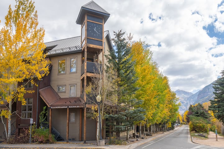 Spacious Corner Condo With Sunset Views - Ouray, CO