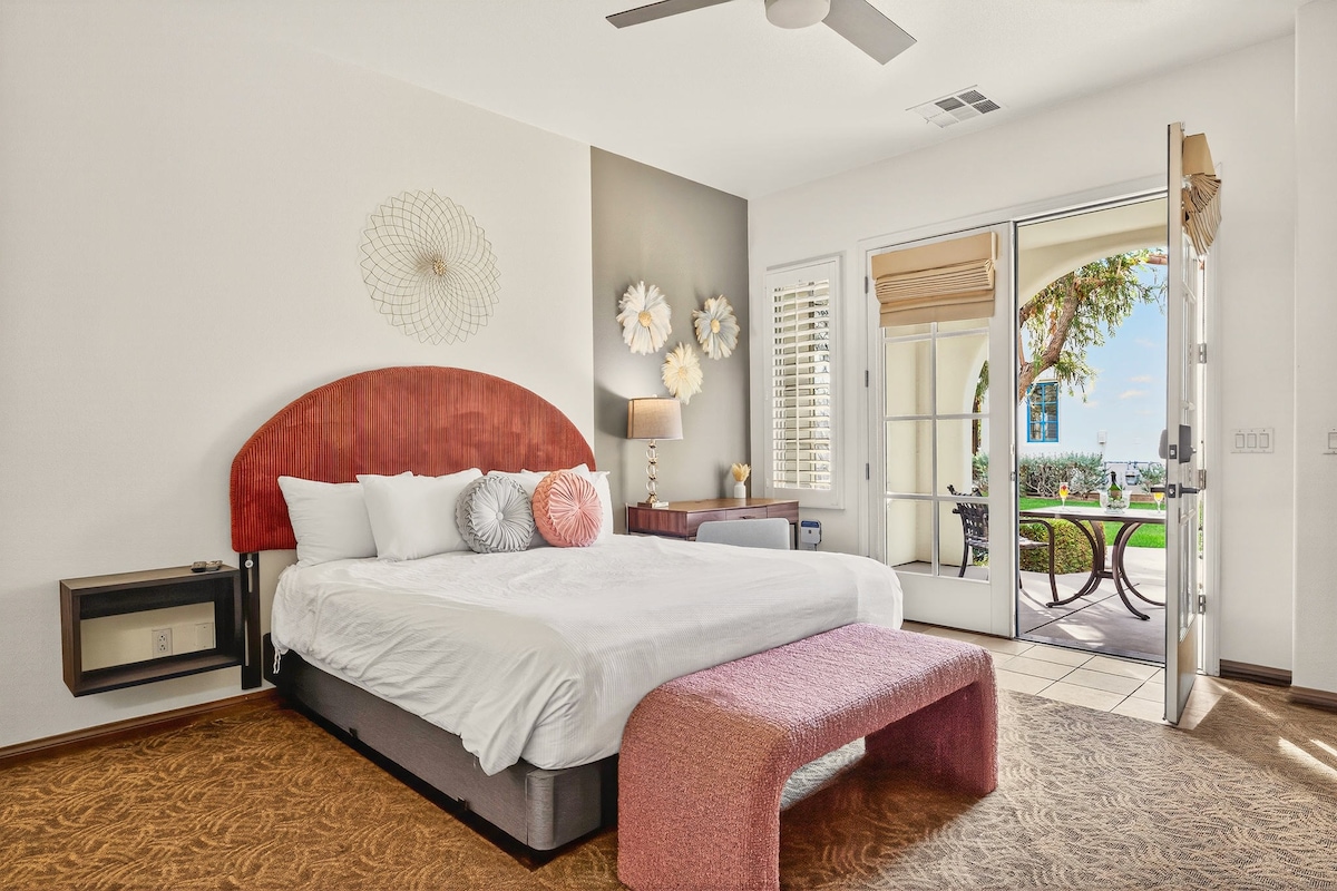 Спалня в студио