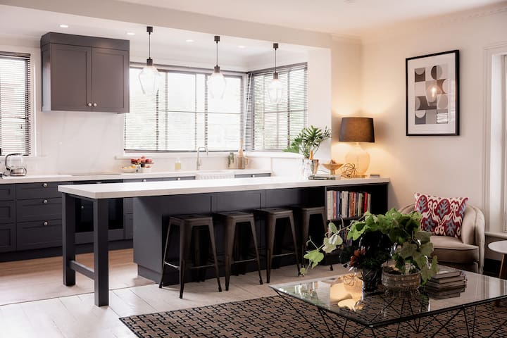 Grappa Court Penthouse: Apartment in North Hobart