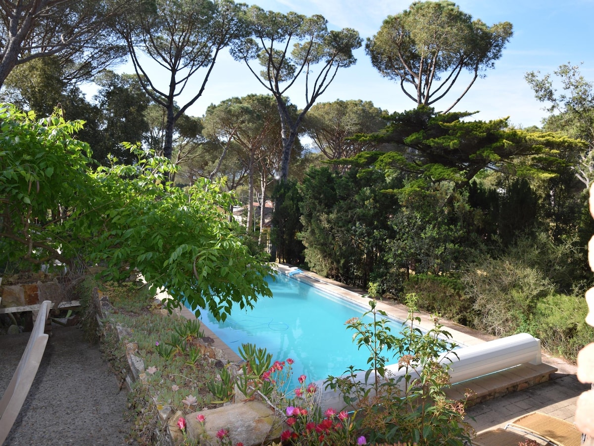 Popular Airbnb listing: Bell-lloc CostaBravaSi - Pool, wifi, A/C, BQ in Santa Cristina D'aro
