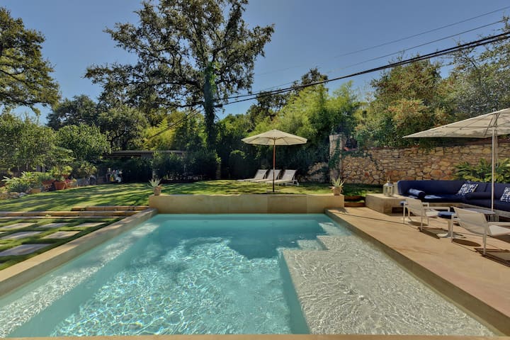 Iconic Austin Home + Shared Pool – Hemingway!