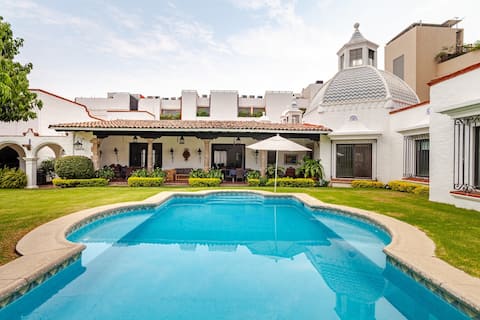 Spacious and Amazing Colonial House  amazing pool