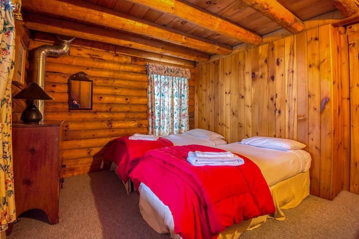 Dhoma e tretë e gjumit me dy binjakë - kati kryesor