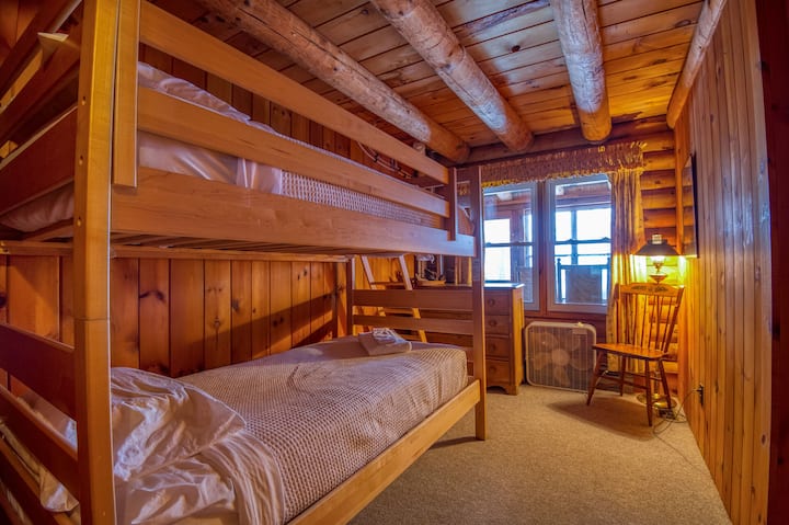 Dhoma e dytë e gjumit me dy krevate - Kati kryesor