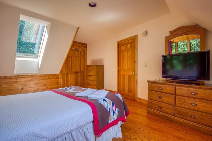 Third Bedroom Queen