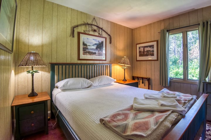 ห้องนอนแรกควีนไซส์