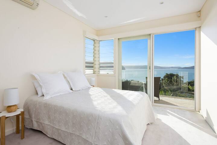 COLLINS HOUSE by Palm Beach Holiday Rentals gallery image 3