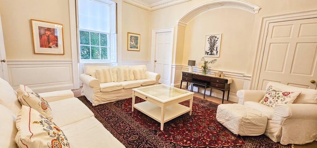 Historic Georgian Entire House – The Royal Mile gallery image 3