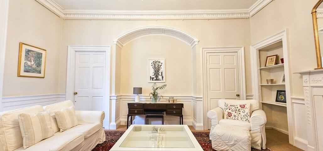 Historic Georgian Entire House – The Royal Mile gallery image 2