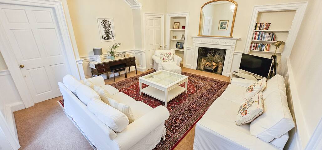 Historic Georgian Entire House – The Royal Mile