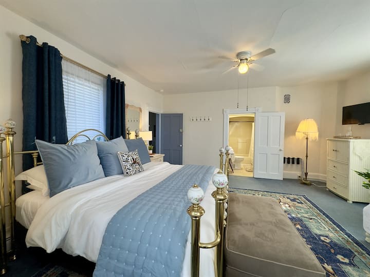 The Nest Nook "Bedroom 1"