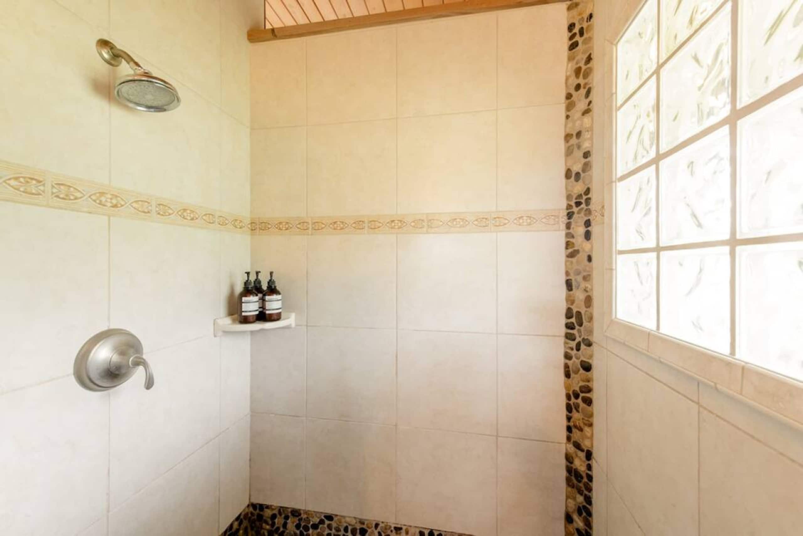 Home in Captain Cook · ★4.96 · 2 bedrooms · 2 beds · 1.5 baths - Photo 25