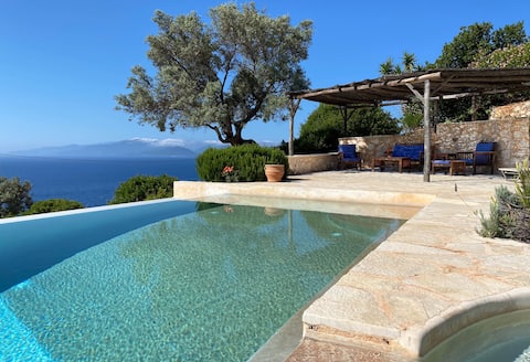Villa Anatoli - Luxury seafront villa with private