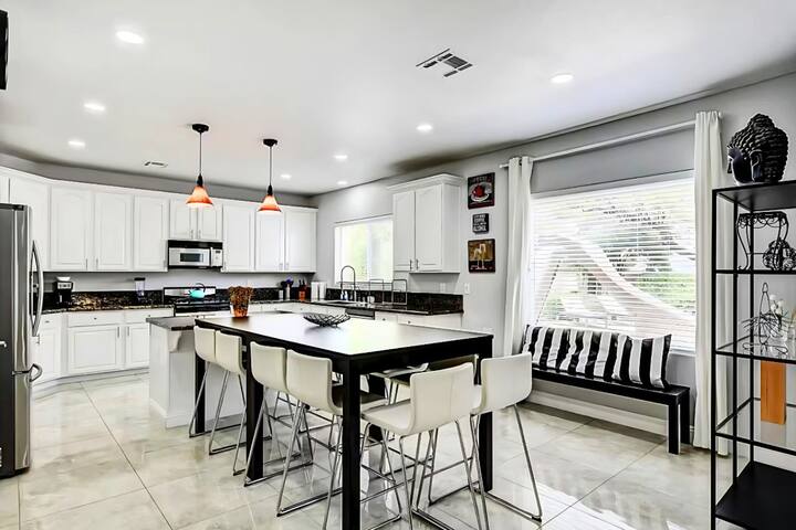 Summerlin Private Resort Pool Spa Sauna Game Room gallery image 3