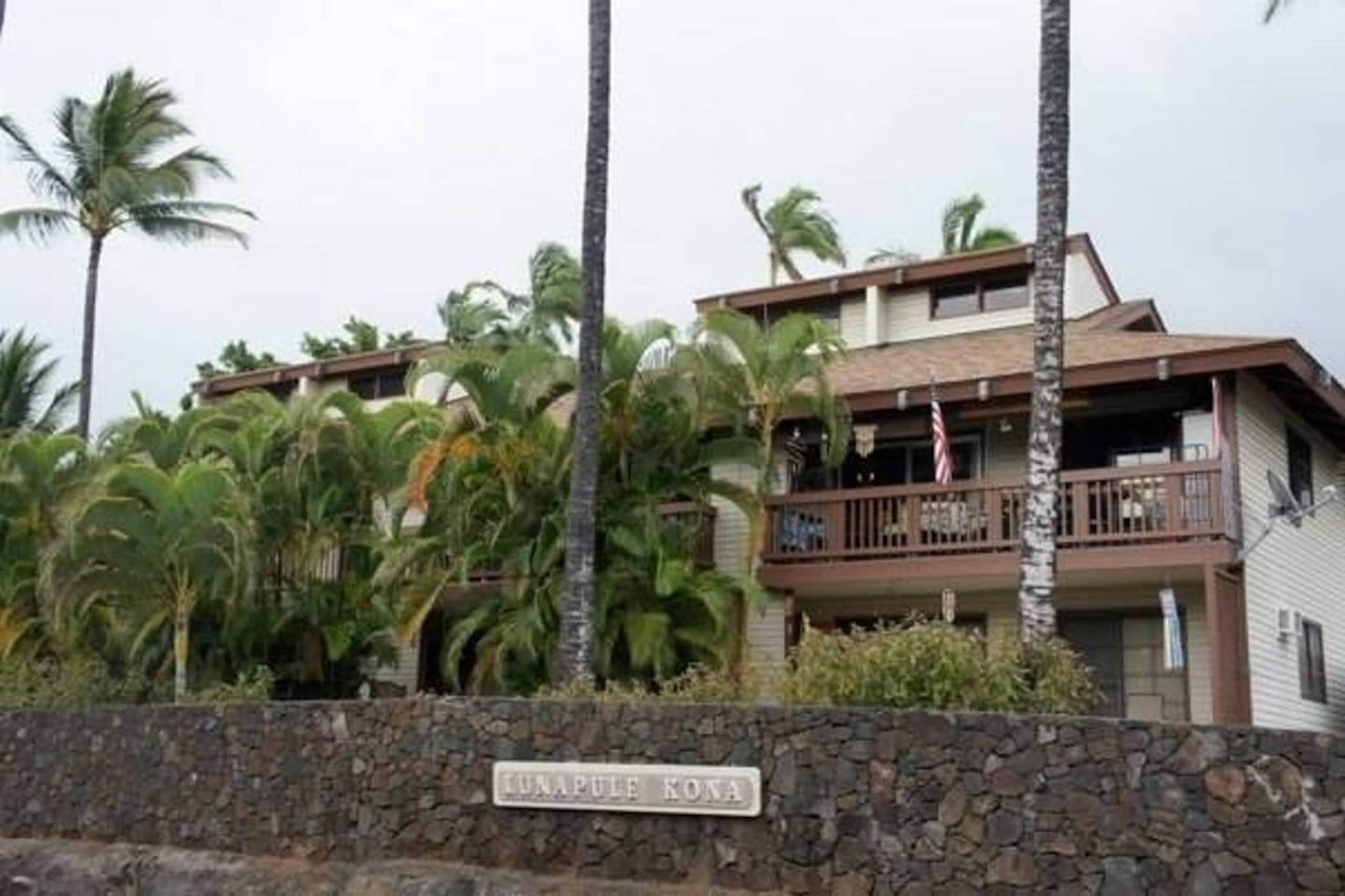 Condo in Kailua-Kona · ★4.79 · 2 bedrooms · 3 beds · 2 private baths - Image 9