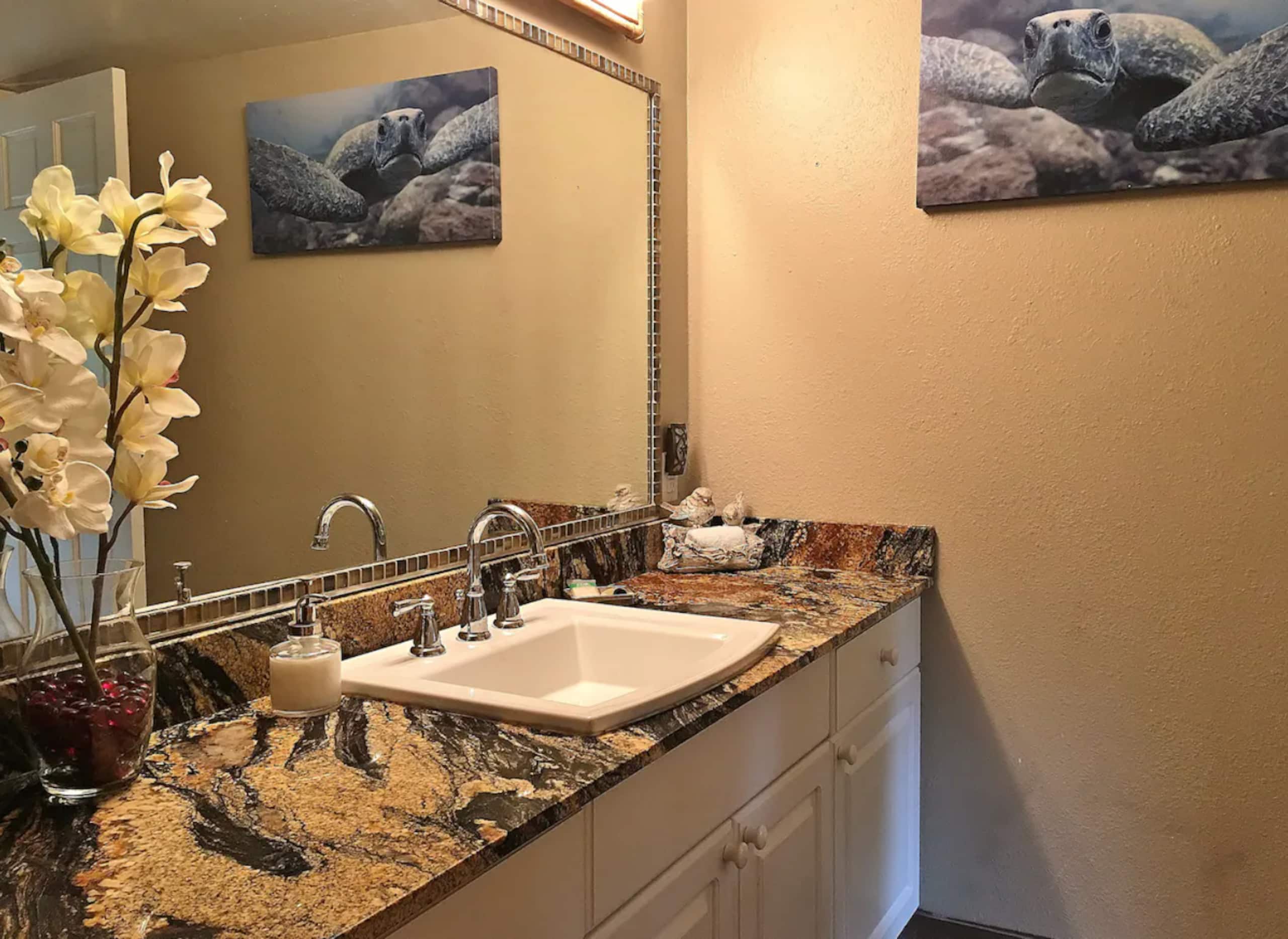 Condo in Kailua-Kona · ★4.79 · 2 bedrooms · 3 beds · 2 private baths - Image 25