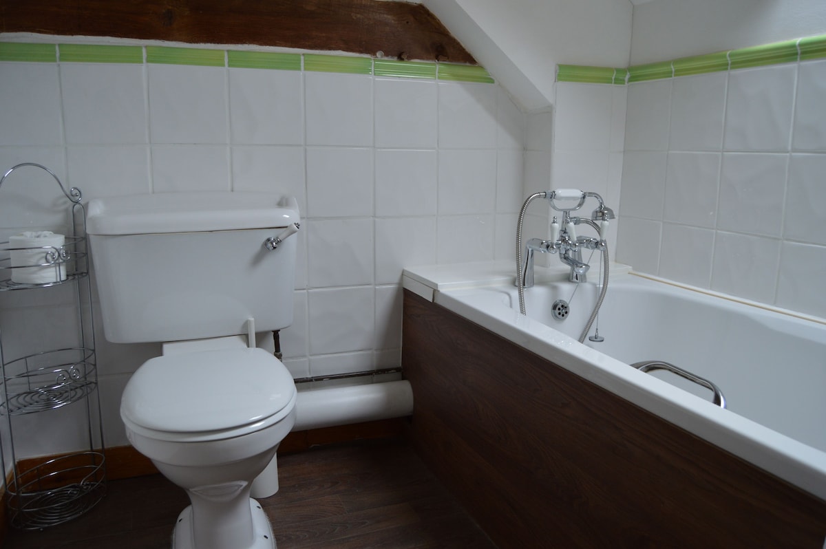 Sparrows Nest Cottage, Cradley Nr Malvern WR135JR - Great Malvern