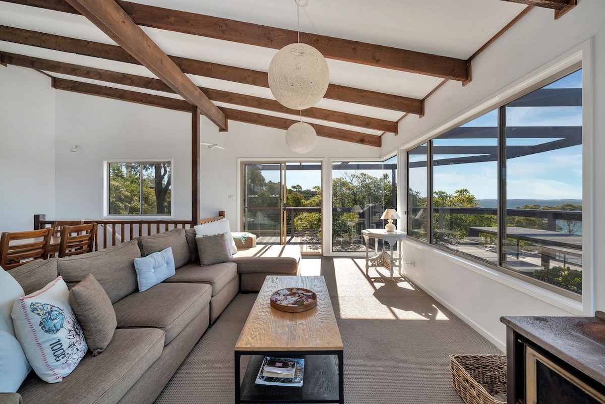 Popular Airbnb listing: Amazing Views at Hyams Beach in Hyams Beach