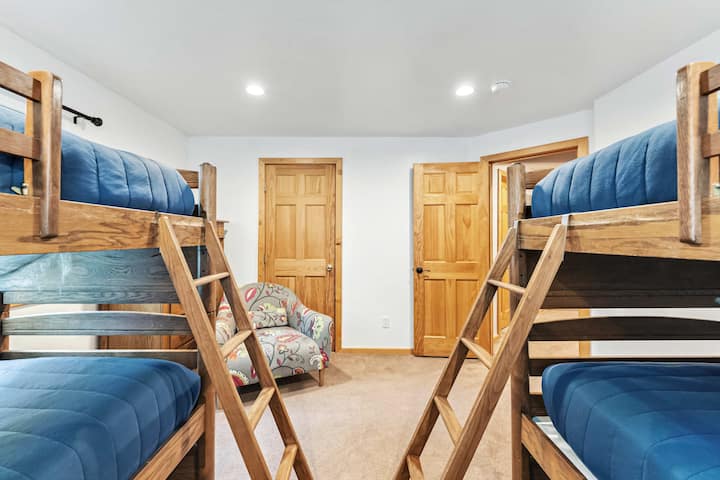 Dormitorio 4: litera doble sobre completa, piso inferior, armario