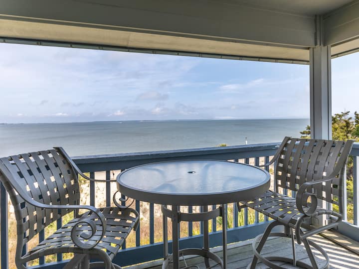Increíbles Amaneceres Desde El Balcón De Este Condominio Frente A La Playa Con Cama King - Tybee Island, GA