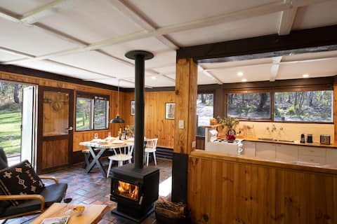 1 Bedroom, 1 Bathroom River Log Cabin