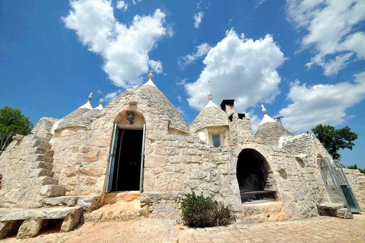 Tenuta Bianca with amazing exclusive pool gallery image 3