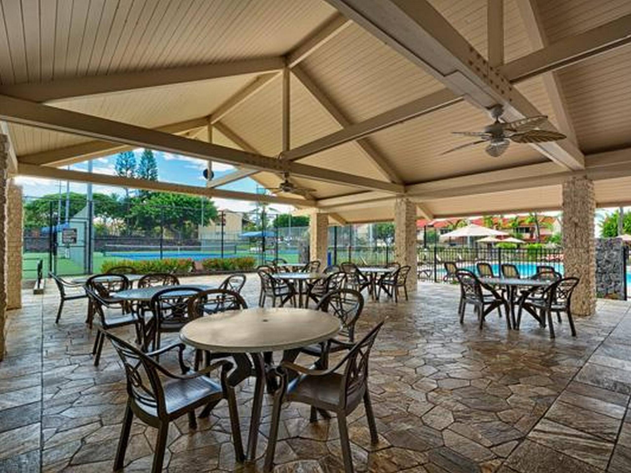 Condo in Kailua-Kona · ★4.51 · 3 bedrooms · 4 beds · 2 baths - Image 23