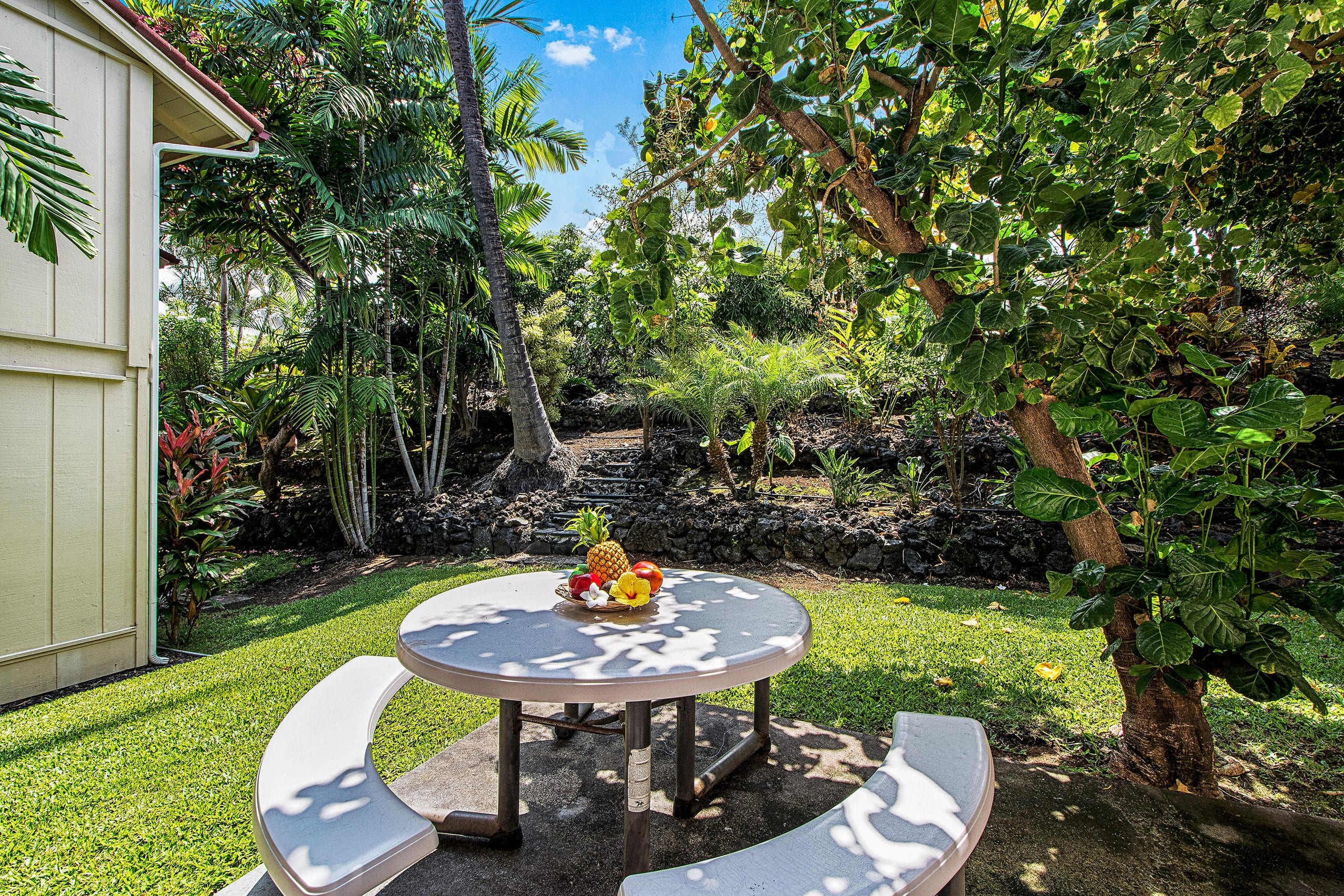 Condo in Kailua-Kona · ★4.51 · 3 bedrooms · 4 beds · 2 baths - Image 8