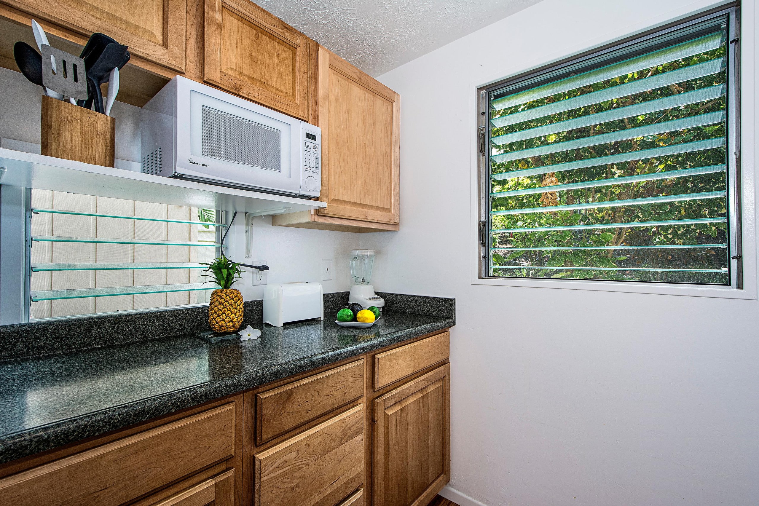 Condo in Kailua-Kona · ★4.51 · 3 bedrooms · 4 beds · 2 baths - Image 7