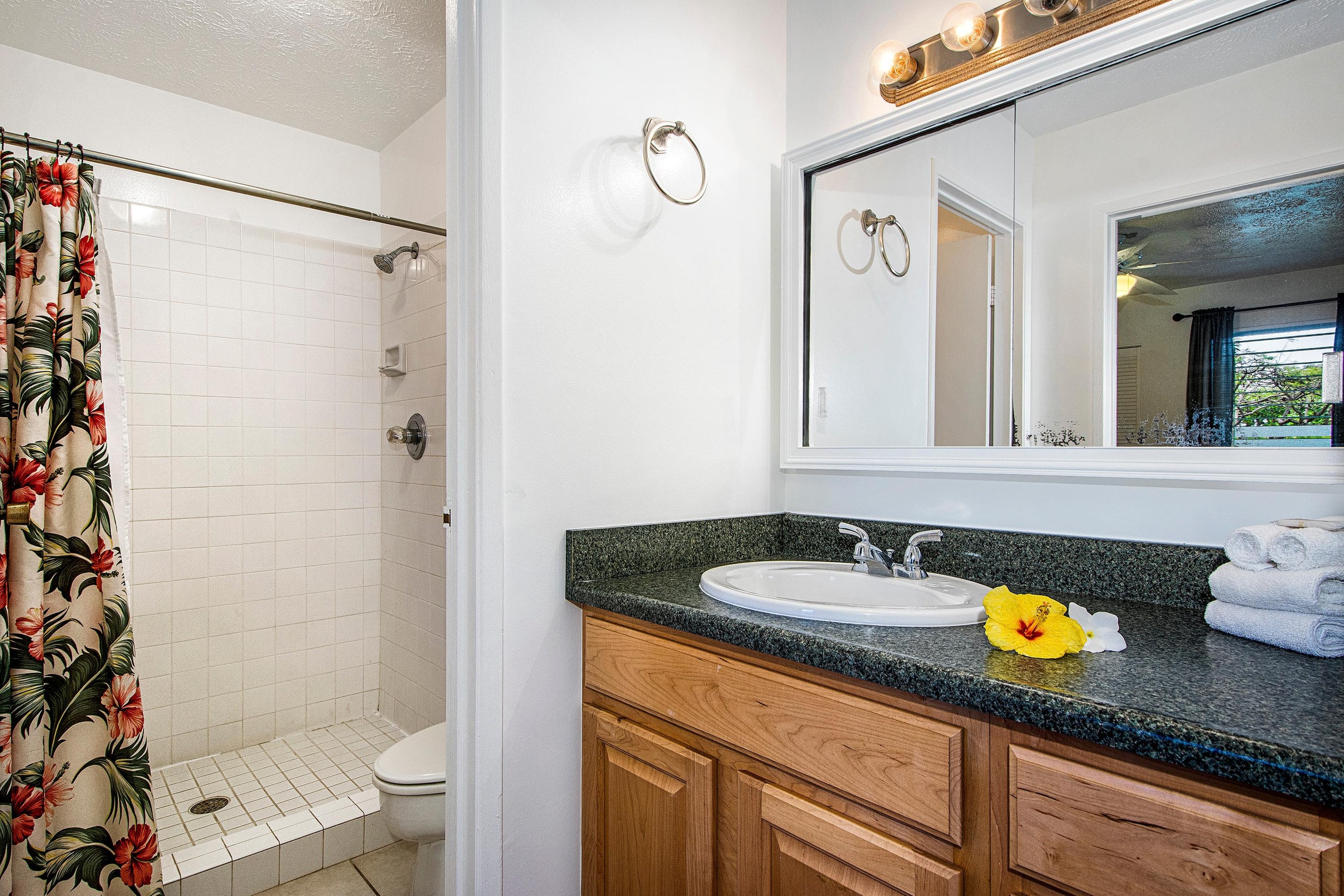 Condo in Kailua-Kona · ★4.51 · 3 bedrooms · 4 beds · 2 baths - Image 15