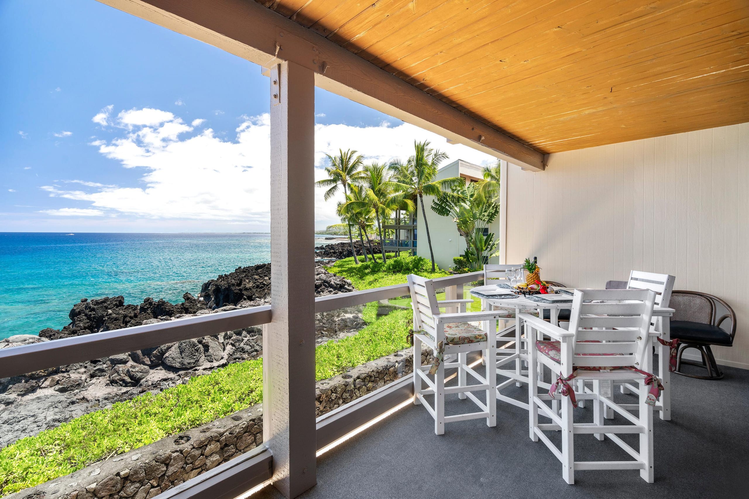 Condo in Kailua-Kona · ★4.74 · 2 bedrooms · 2 beds · 2 baths - Image 4