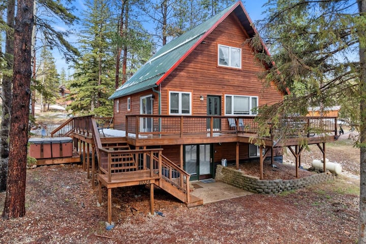 Big Jims Hideaway· Cabin W/hot Tub & Shuffleboard - South Dakota