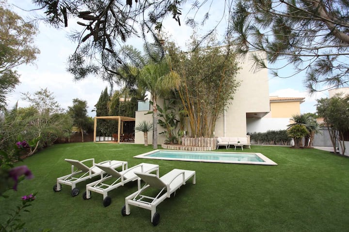 VillaSpa, close to the beach with private pool